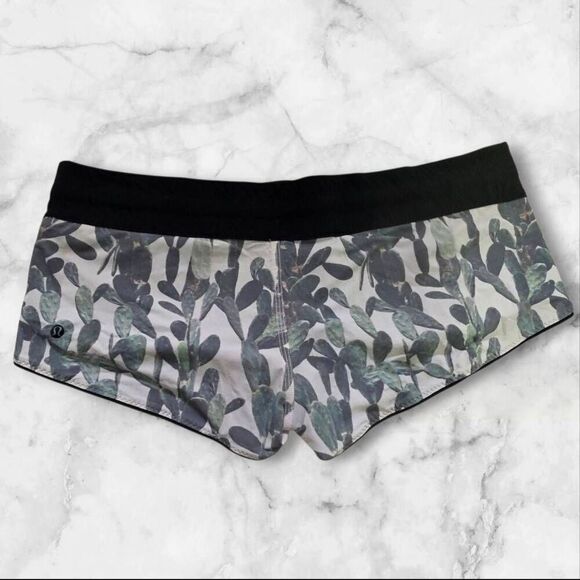 Lululemon Size 14 Water Surf Shorts Prickly Pear Reversible Black - Picture 4 of 5